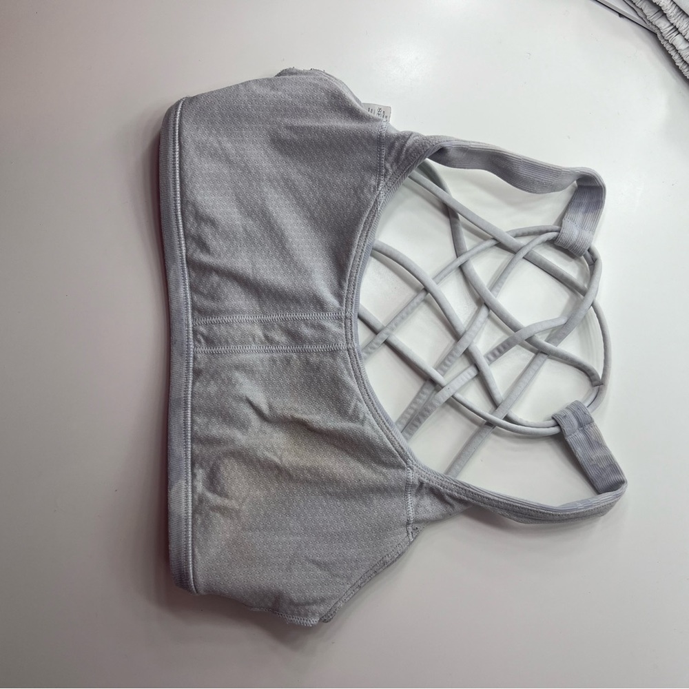 Size 2, Lulu Lemon Free To Be Wild Bra in Incognito Camo Jacquard Alpine White. - Picture 4 of 5